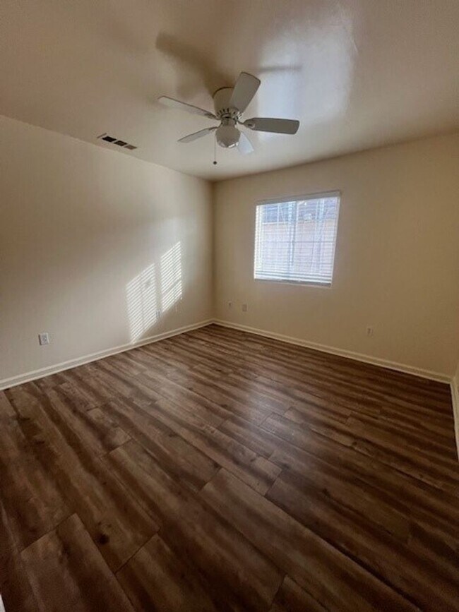 Building Photo - 722 K St