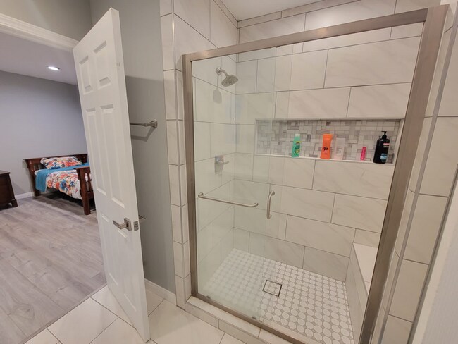 Building Photo - 1415 Stearns Dr