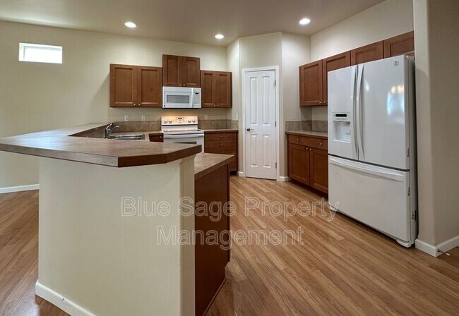 Building Photo - 50 Goldenrod Ln