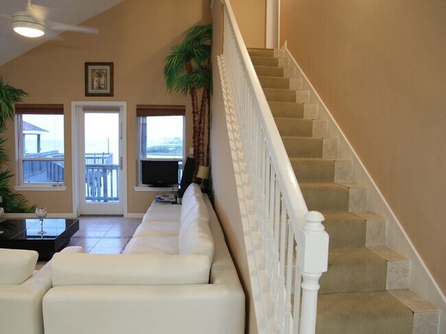 Building Photo - 3722 Laguna Dr