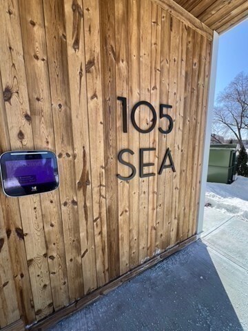 Building Photo - 105 Sea St