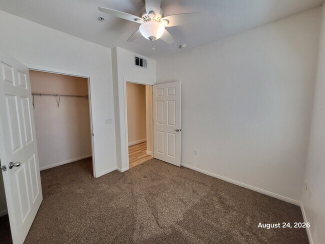 Building Photo - 7701 W Robindale Rd