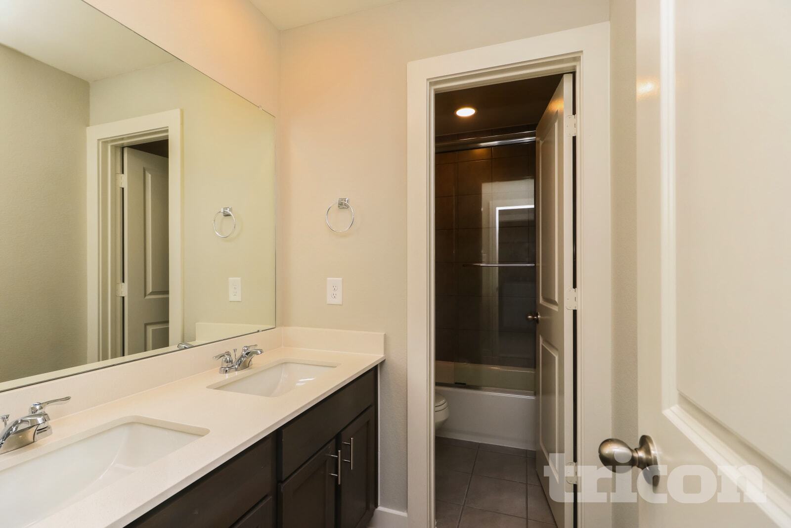 Building Photo - 9835 Willow Creek Commerce Dr