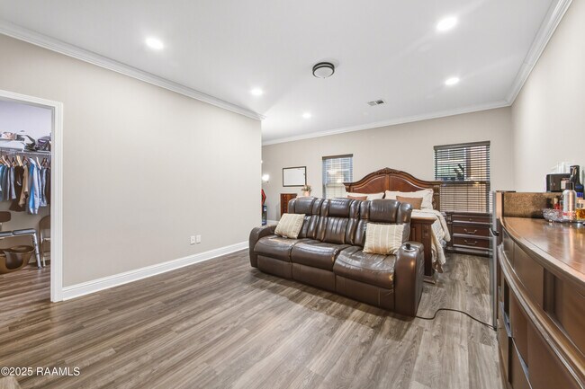 Building Photo - 213 E Peck Blvd