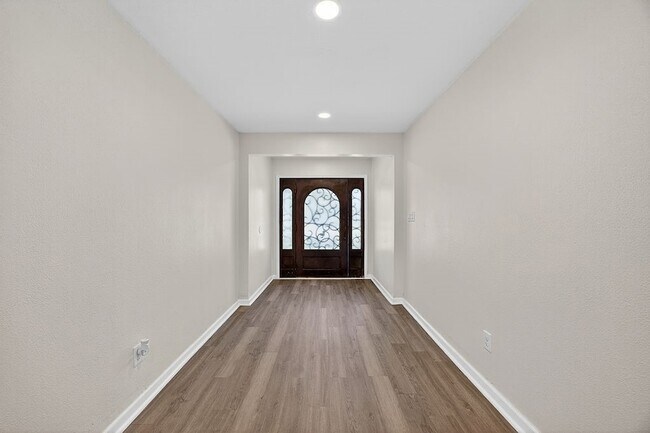 Building Photo - 108 Dupont Cir