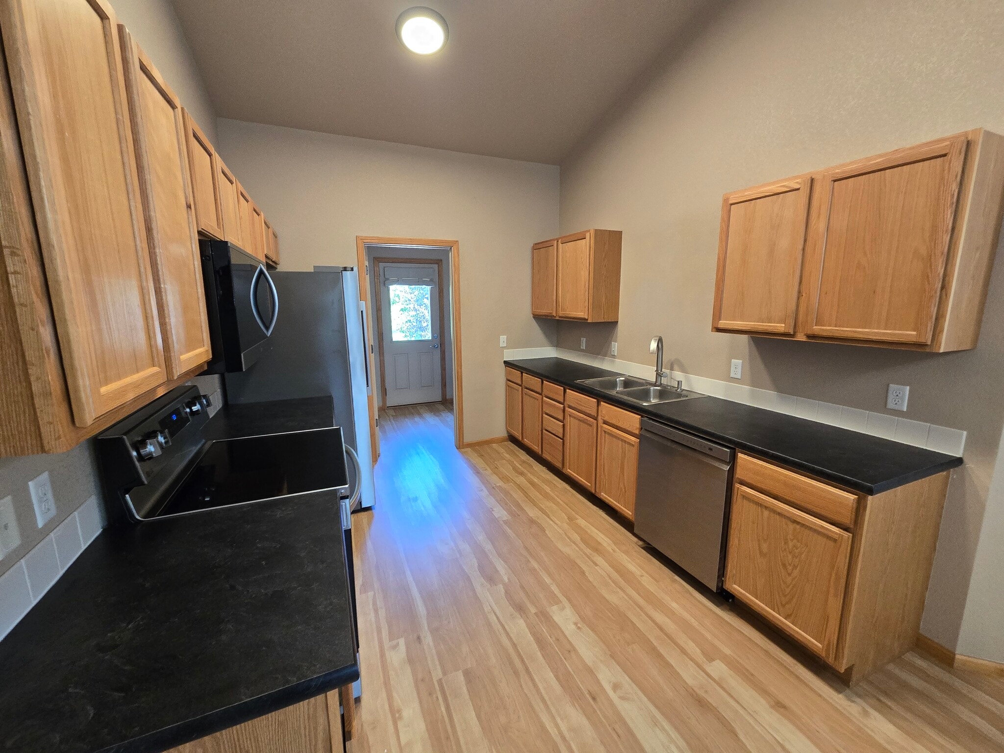 Building Photo - 2203 Marshfield Ln