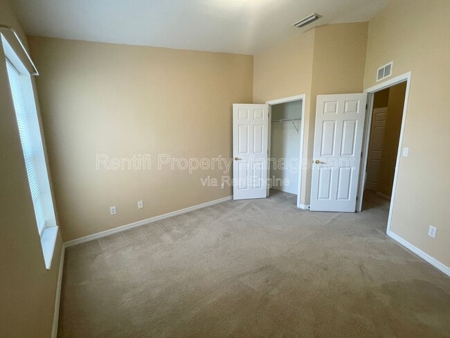 Building Photo - 8430 Village Edge Cir