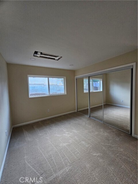 Building Photo - 2641 Valley View Ave