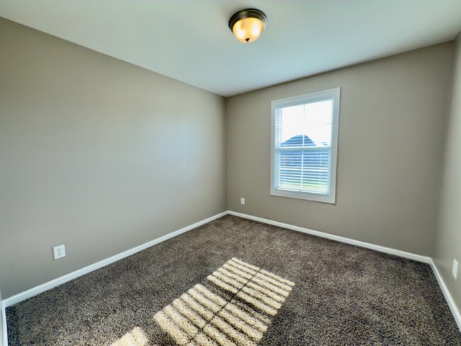 Building Photo - 1325 Millet Dr