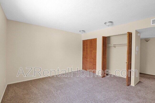 Building Photo - 1622 E Coronado Dr