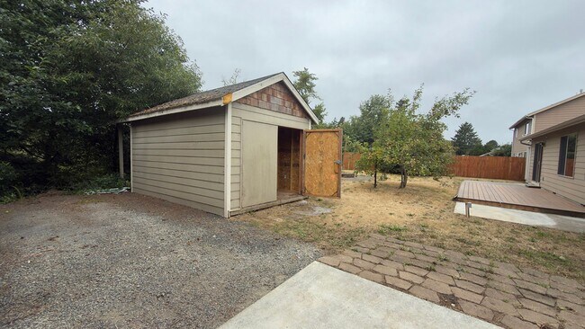 Building Photo - 355 SW Kalmia Ave