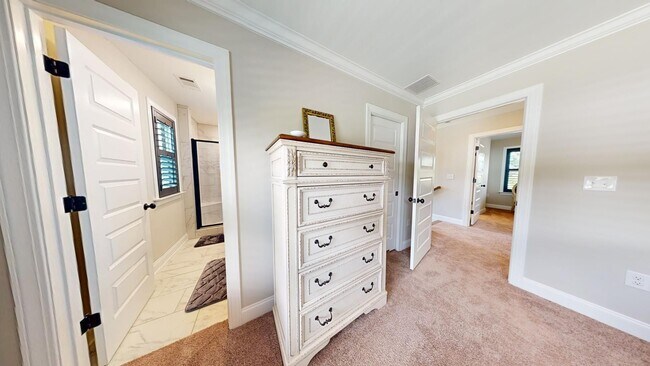 Building Photo - Like New Colonial Style Townhome close to Downtown Opelika