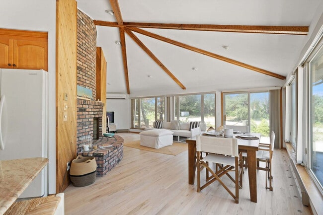 Building Photo - 155 Sound Ave