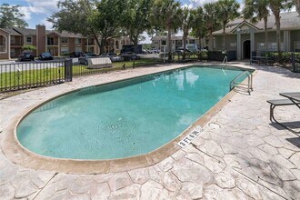 Building Photo - Orlando - 2 Bedroom, 1 Bathroom - $1495.00