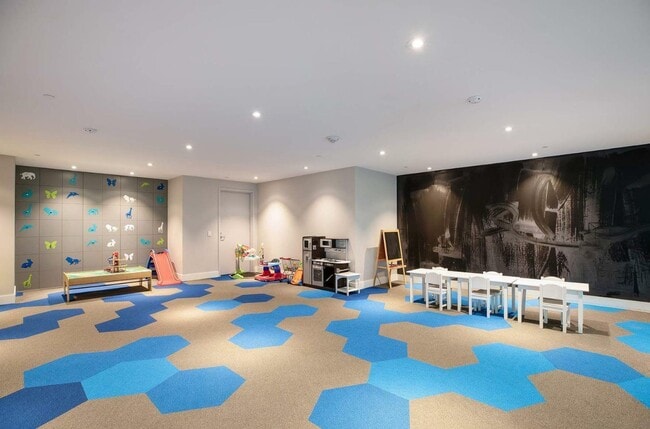 Building Photo - 201 Folsom St