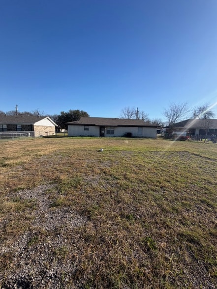 Building Photo - 218 Ave F