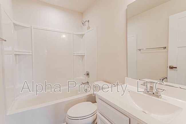 Building Photo - 127 Roseridge Dr