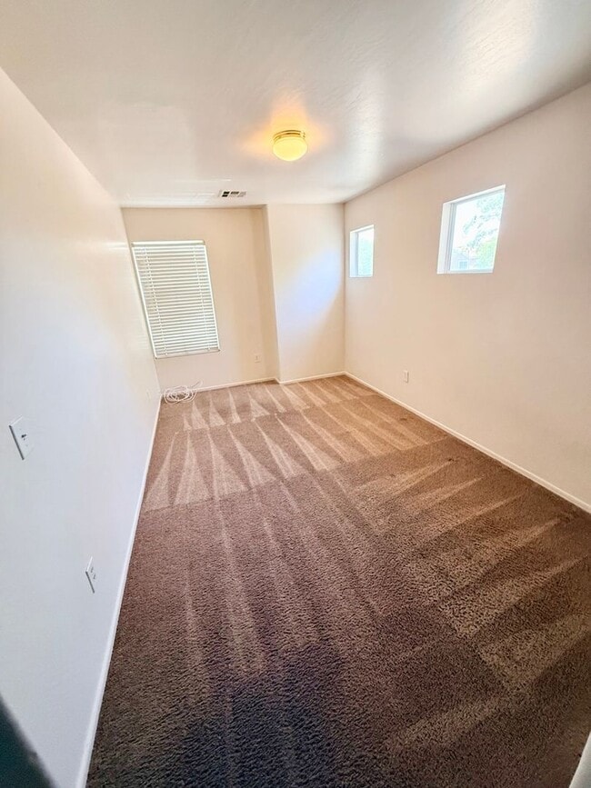 Building Photo - Beautiful Home in The Gardens- Free App Fee*