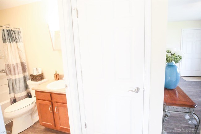 Building Photo - 2 br, 1 bath  - Chase Pointe