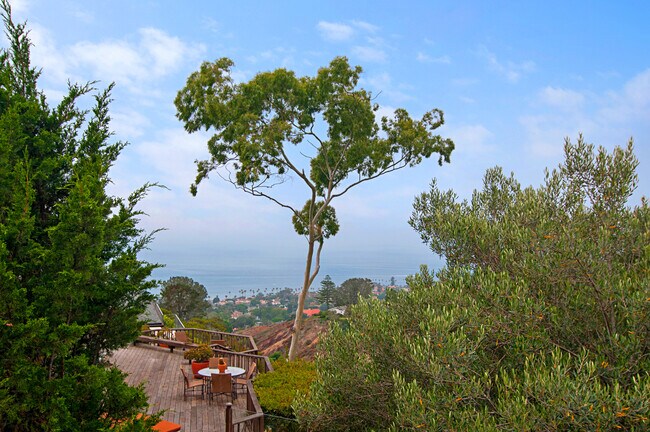 Building Photo - LIVE IN LA JOLLA!  LOVELY LA JOLLA HOME WI...