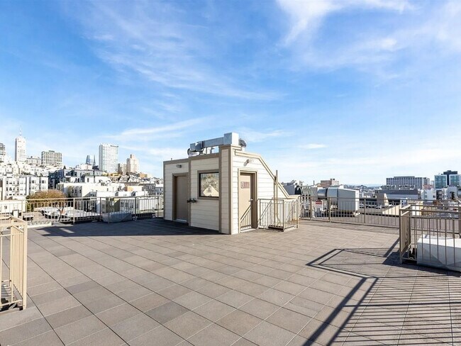 Building Photo - 1725 Washington St