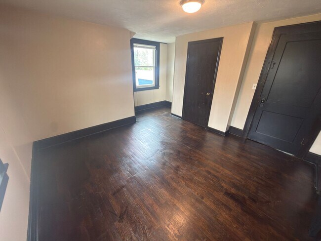 Building Photo - Pulaski, 4BR / 2 BA, available now