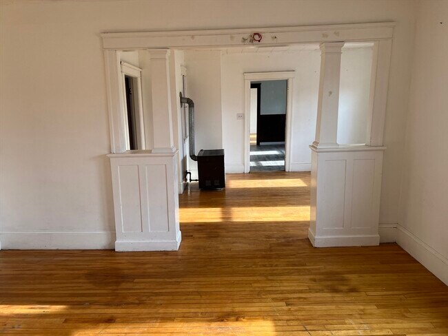 Building Photo - 61 Vernon St