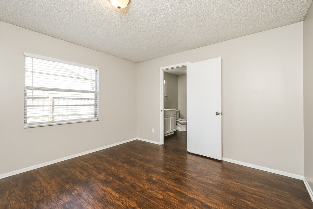 Building Photo - 409 Riverwoods Cir