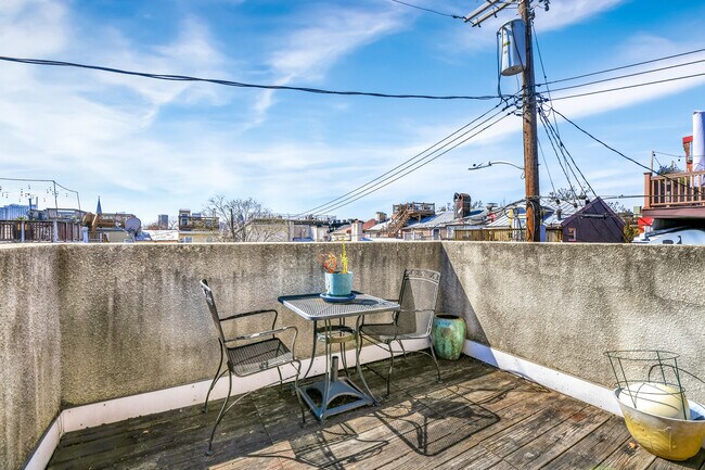 Building Photo - 307 S Chapel St