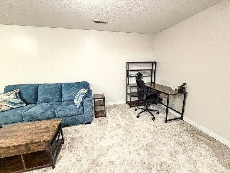 Building Photo - 1702 Garrison Pl