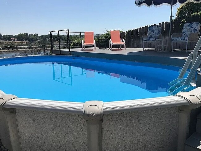 Building Photo - Peterson, D