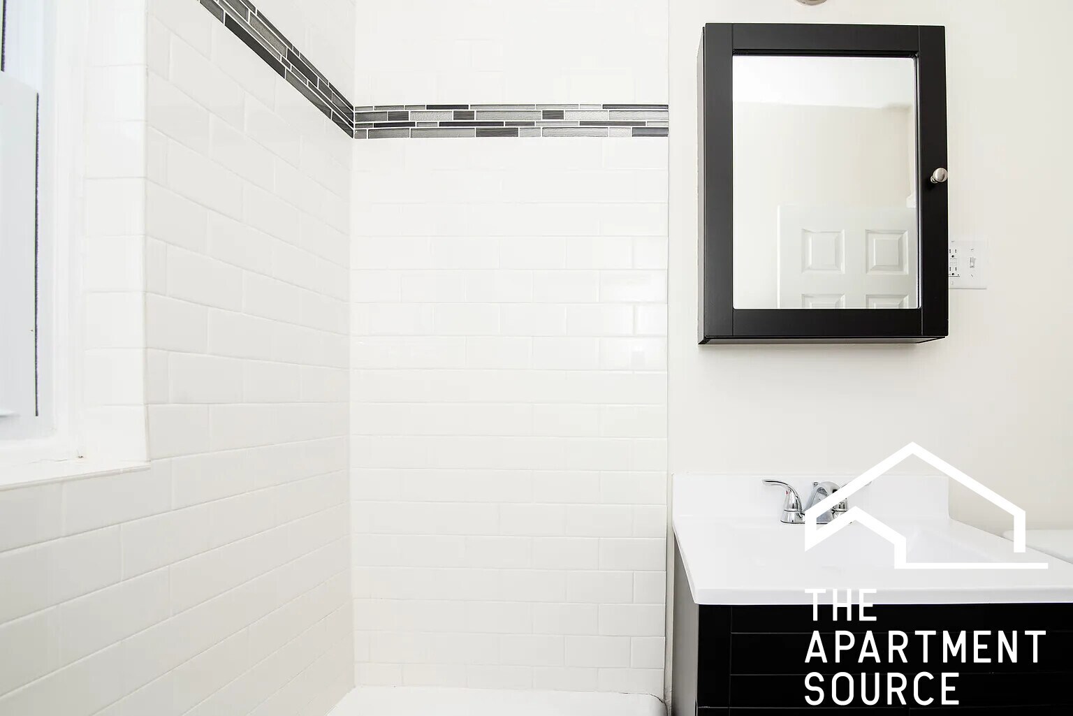 Building Photo - 3819 1/2 N Greenview Ave