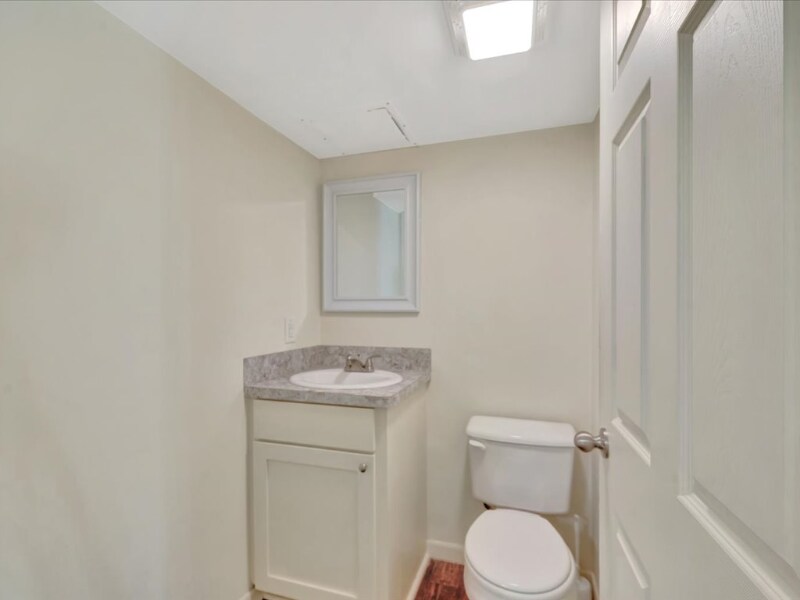 Building Photo - 208 E Starr Ave