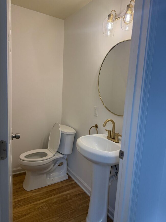 Building Photo - 12-12 Creekside Dr