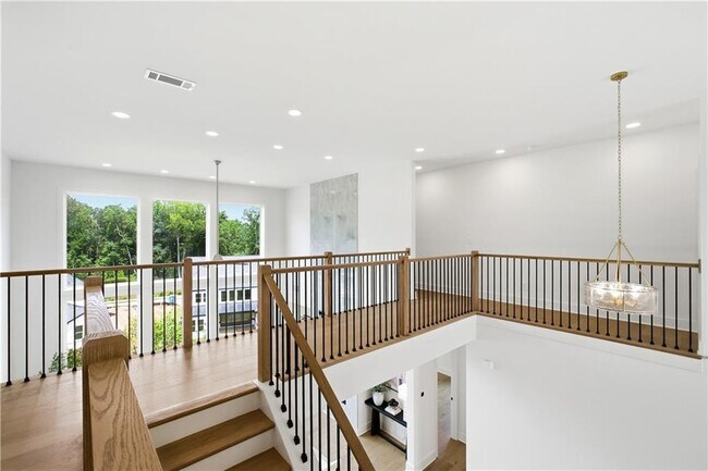 Building Photo - 4510 Hawthorn Cir