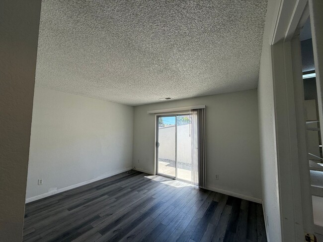 Building Photo - Two-bedroom single story in NW Modesto!