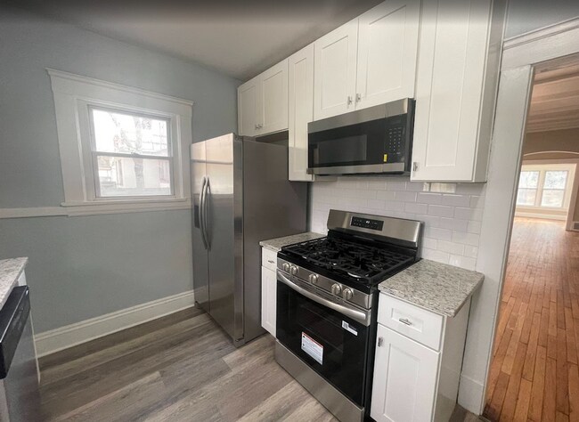 Building Photo - 3235-3257 Oak Rd