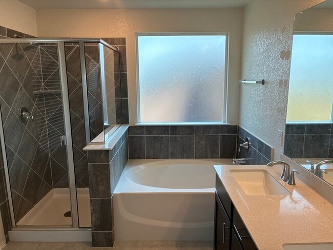 Building Photo - -=Get your second month’s rent FREE when y...