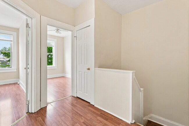 Building Photo - 730 Linnard St