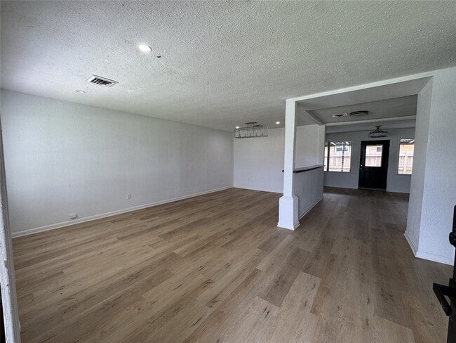 Building Photo - 612 Sunset Ln