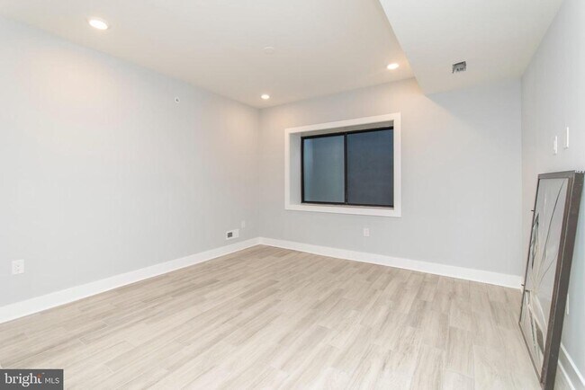 Building Photo - 812 N Uber St