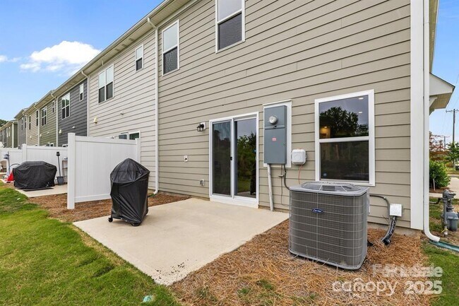 Building Photo - 5207 Maynard Hl Dr