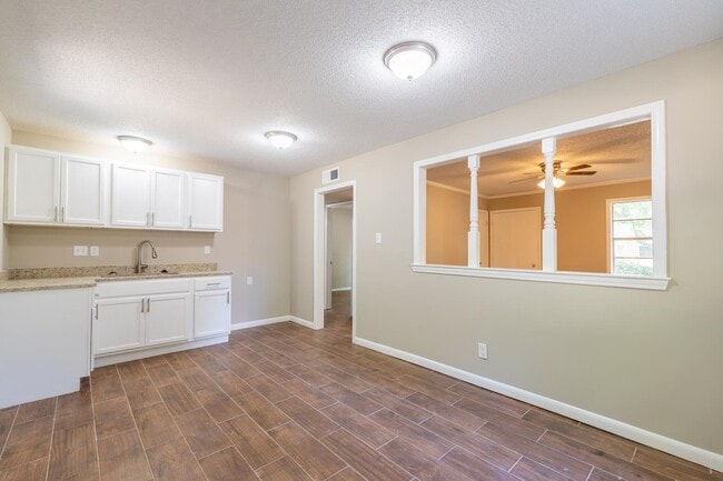 Building Photo - 4468 Tarleton Dr