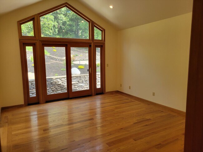 Building Photo - Incredible Reliez Valley Home