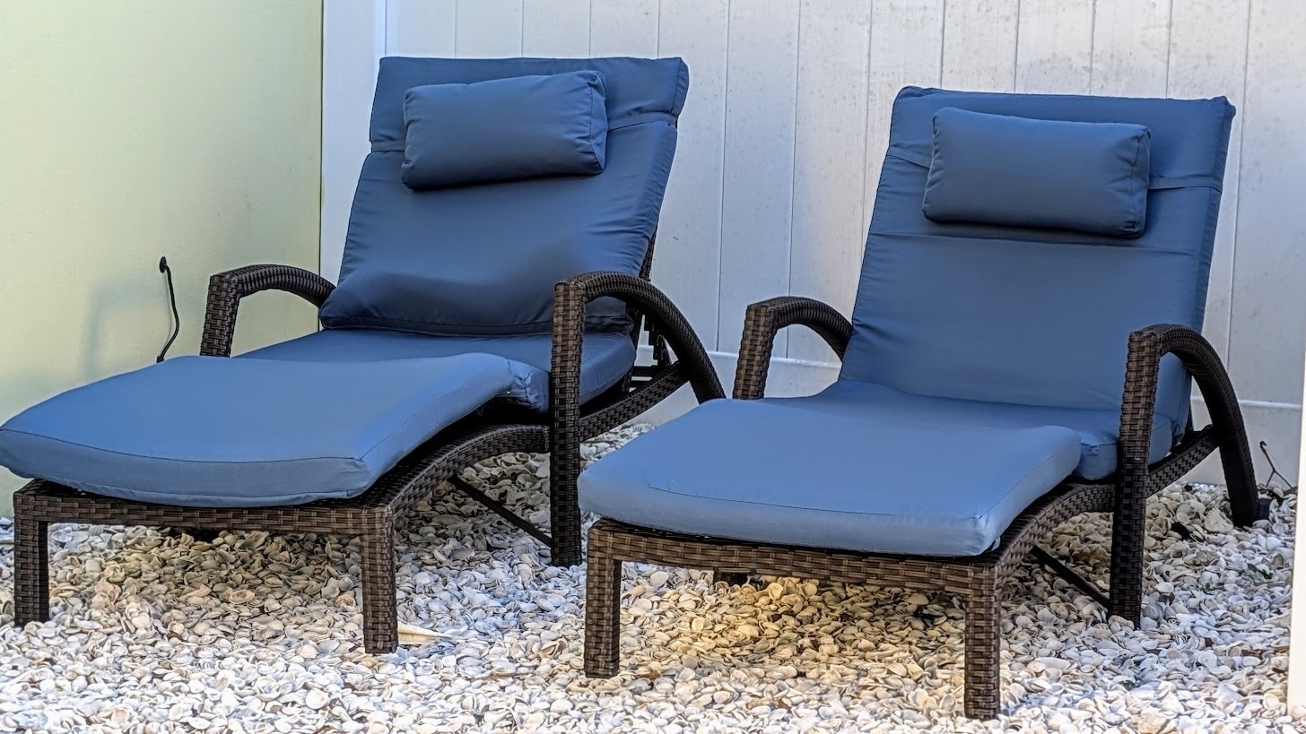 chairs in courtyard - 2344 1st Ave N