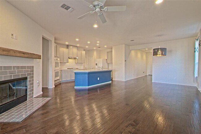 Building Photo - 413 Sheepshank Dr