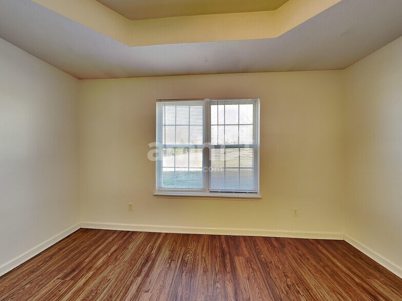 Building Photo - 1202 Larzelere Ln