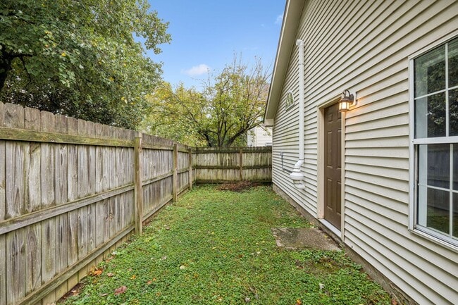 Building Photo - Welcome to this beautifully remodeled sing...