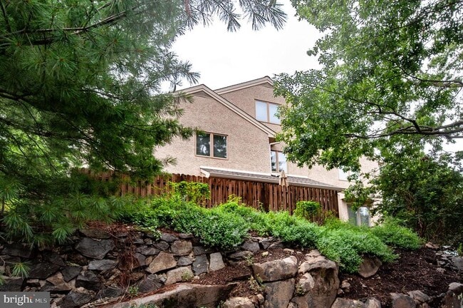 Building Photo - 42 Greythorne Woods Cir