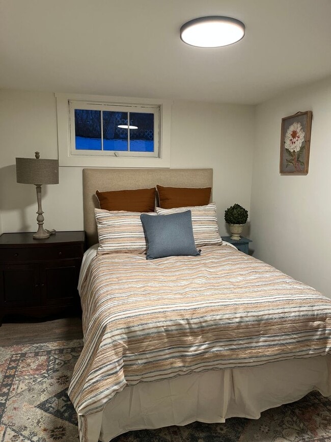 Building Photo - A Turnkey 4 Bed 2 Bath Furnished Retreat